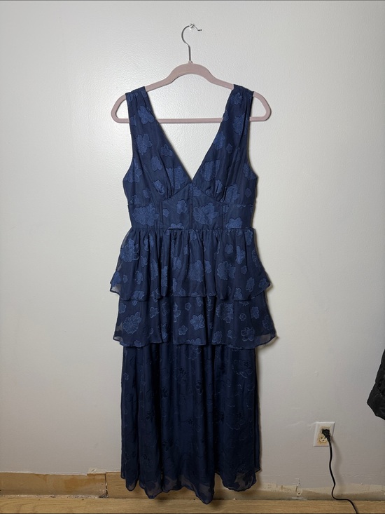 Lulus Dresses & Skirts - Lulu's Navy Blue Floral Tiered V-Neck Floral Dress Large